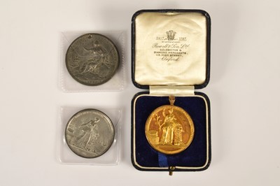 Lot 92 - A rare 1814 gilded-bronze Peace of Paris medal badge or pendant