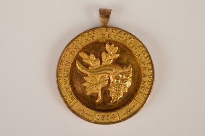 Lot 92 - A rare 1814 gilded-bronze Peace of Paris medal badge or pendant
