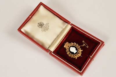 Lot 150 - A Regency era gold brooch from Watier's Fête of 1814 with a Tassie cameo of the Duke of Wellington