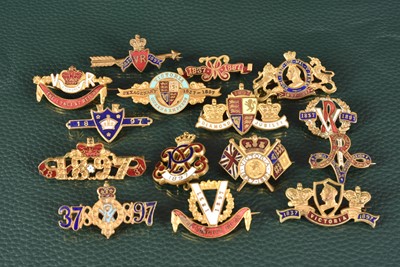 Lot 293 - A Collection of 15 Queen Victoria Diamond Jubilee Commemorative Pin Brooches