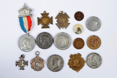 Lot 348 - A collection of fifteen Queen Victoria Diamond Jubilee Medallions