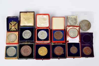 Lot 353 - A collection of fourteen cased Queen Victoria Diamond Jubilee Medallions