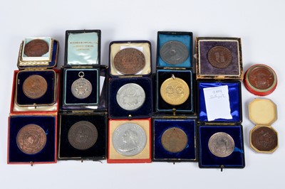 Lot 354 - A collection of fifteen cased Queen Victoria Diamond Jubilee Medallions
