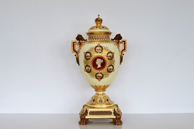 Lot 409 - A Limited Edition Coalport Queen Victoria Diamond Jubilee vase and cover