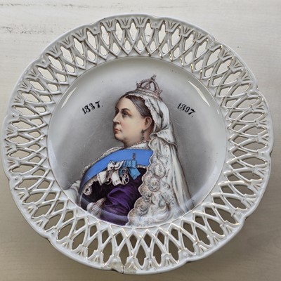 Lot 448 - A small selection of Queen Victoria Diamond Jubilee Commemorative plates