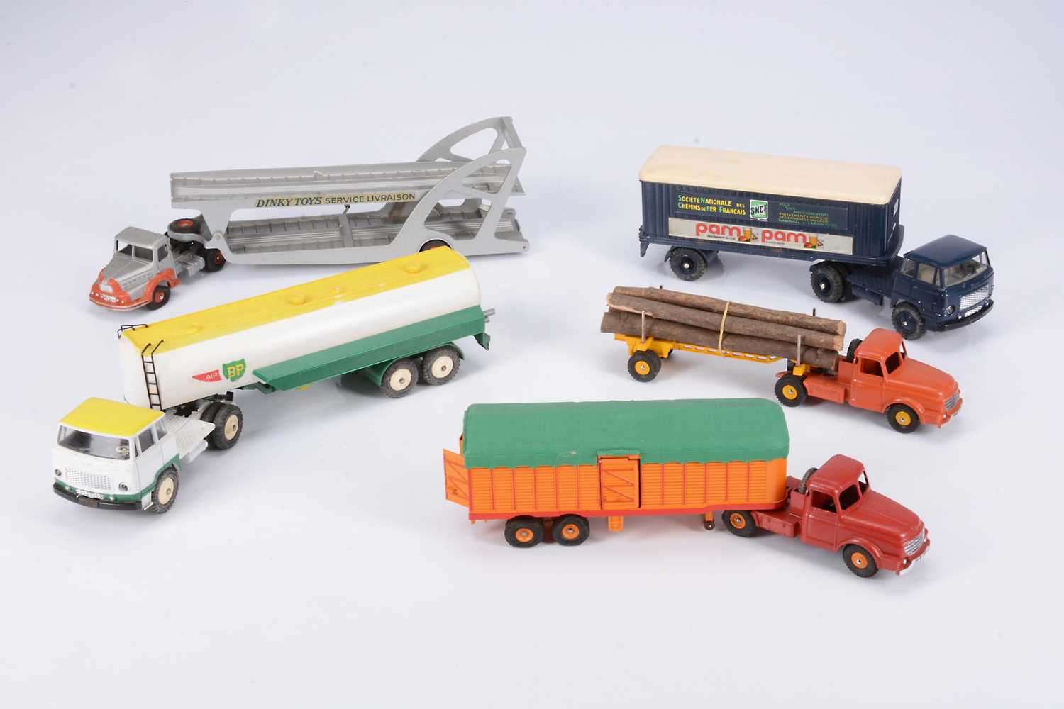 Lot 31 - French Dinky Toys Large Articulated Vehicles
