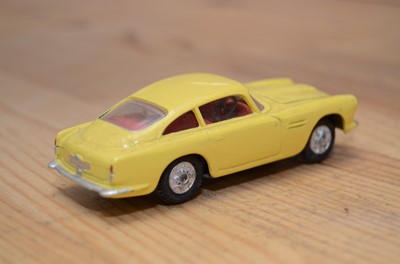 Lot 39 - Corgi Toys British Cars