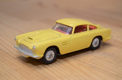 Lot 39 - Corgi Toys British Cars