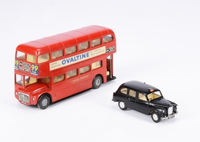 Lot 60 - Tri-ang Spot-On Public Transport Vehicles