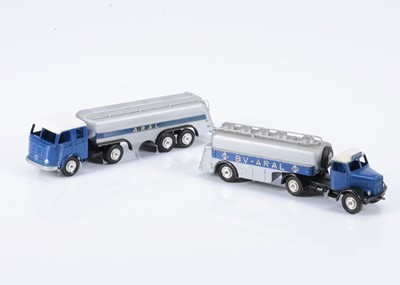 Lot 94 - Two Märklin (West Germany) 'ARAL' Petrol Tankers