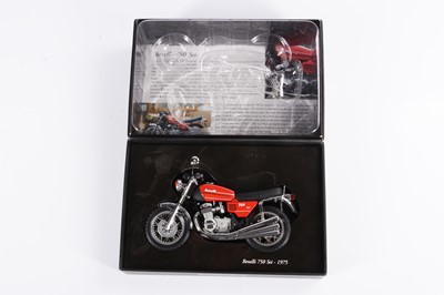 Lot 335 - A Minichamps 1:12 Scale Classic Bike Series Benelli 750 Sei 1975 (Red) Motorcycle Model