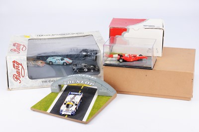 Lot 372 - 1:43 Scale Racing Car Dioramas