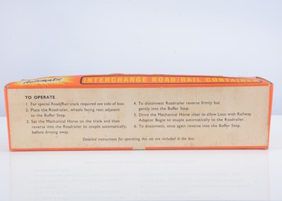 Lot 493 - A Tri-ang Minic Motorways RM925 Roadrailer Set