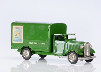 Lot 517 - A Tri-ang Minic Tinplate Clockwork 82M Post-War Southern Railway Transport Van