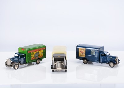Lot 518 - Tri-ang Minic Tinplate Clockwork Post-War Railway Vans