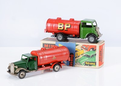 Lot 520 - Tri-ang Minic Tinplate Push And Go 15M Post-War Petrol Tanker