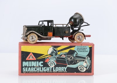 Lot 530 - A Tri-ang Minic Tinplate Clockwork 49ME Pre-War Searchlight Lorry