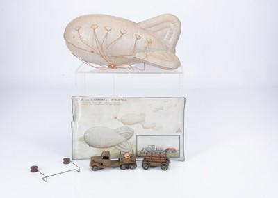Lot 534 - A Rare Tri-ang Minic Tinplate Clockwork 76M Balloon Barrage Set