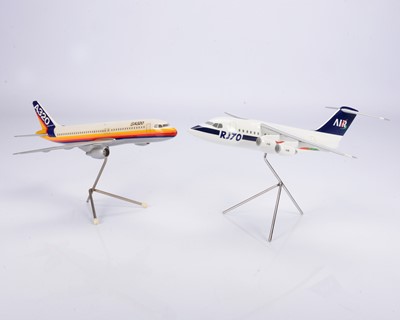 Lot 580 - Travel Agency Display Models