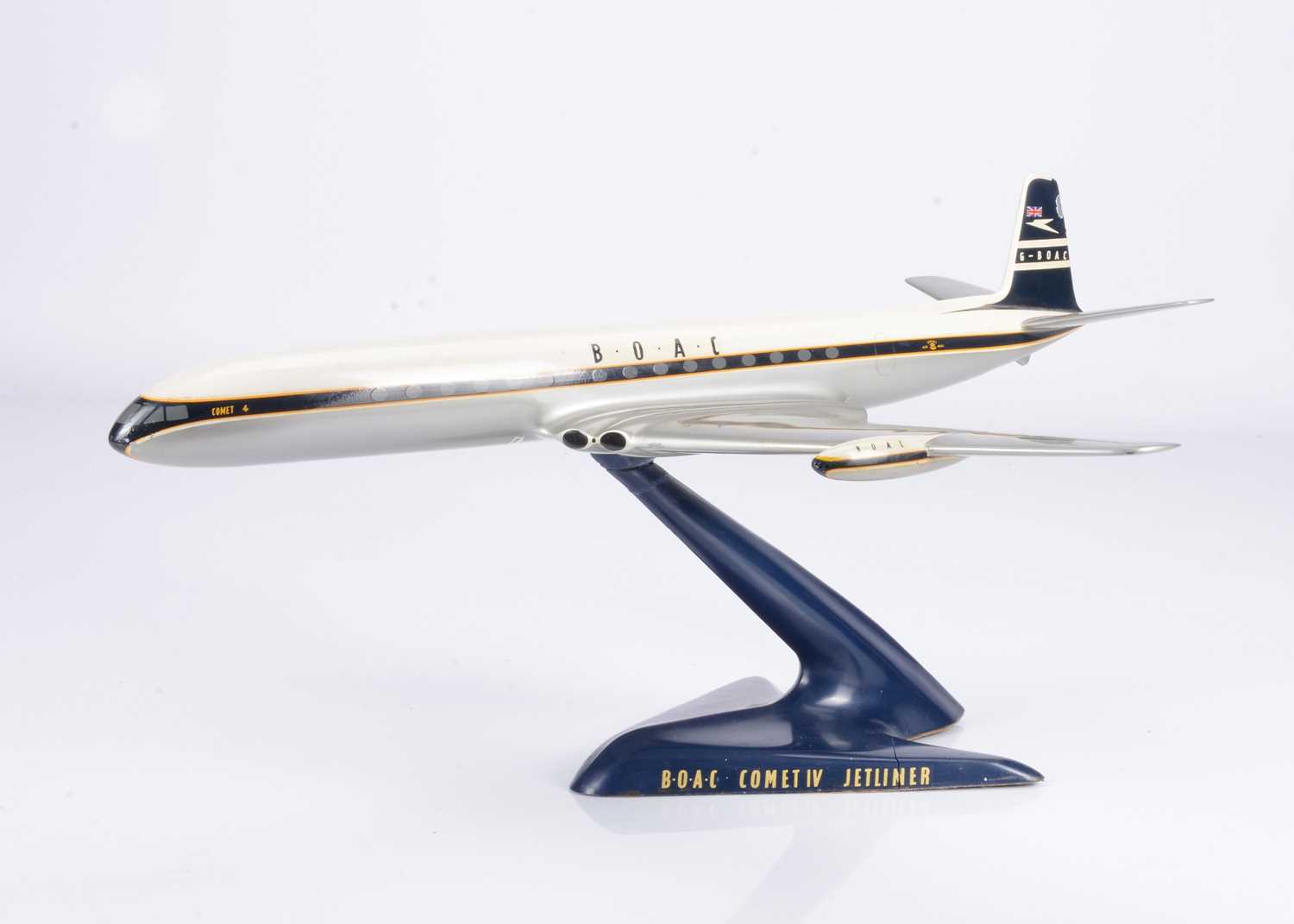Lot 594 - A 1950s Westway Models 1:72 Scale BOAC de Havilland Comet IV Jetliner Display Model