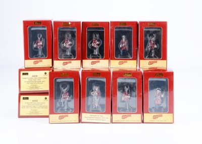 Lot 655 - W.Britain History of the British Army Redcoats series of individually boxed figures comprising 44030 Grenadier Officer 1st Foot Guards 1685, 44032 Highlander, 3 X 44033 Grenadier Guardsman 1950's