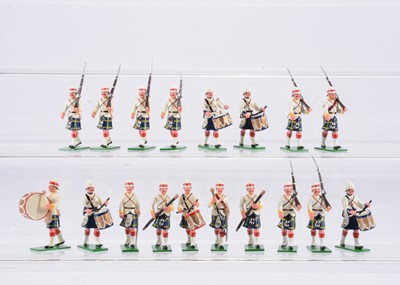 Lot 729 - Trophy Miniatures superb 18pce marching Highlanders (8), with Bandsmen (8), and officers (2)