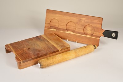 Lot 3 - A hardwood chopping board