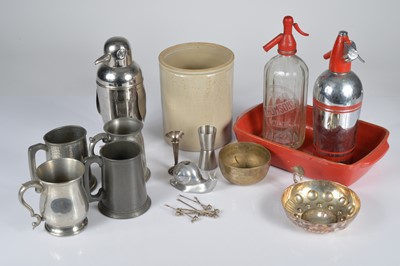 Lot 21 - A collection of soda syphons