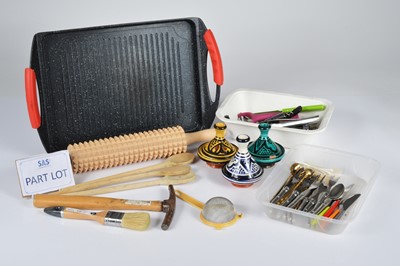 Lot 22 - A quantity of kitchenalia used by Dave Myers
