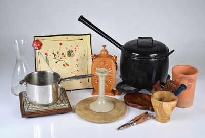 Lot 25 - A collection of kitchen utensils