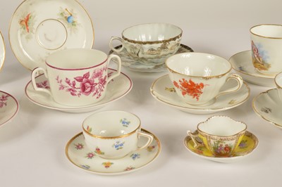 Lot 82 - A collection of continental porcelain tea cups and saucers