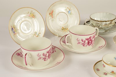 Lot 82 - A collection of continental porcelain tea cups and saucers