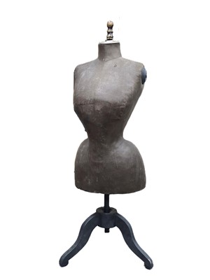 Lot 262 - A late 19th Century French dressmakers female dummy