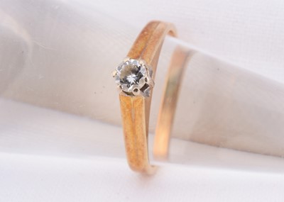 Lot 4 - A 18 ct gold solitaire diamond ring