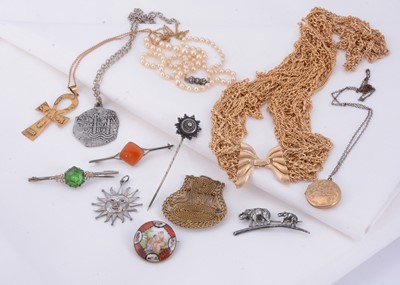 Lot 28 - A graduated pearl knotted necklace, stick pin with flower design, front & back locket, other costume jewellery items