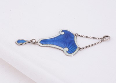 Lot 32 - An Edwardian lavaliere guilloche enamel pendant