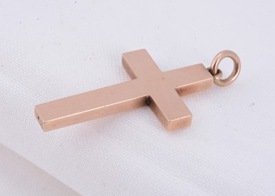 Lot 33 - An antique cross pendant
