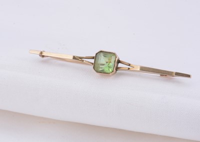 Lot 36 - A 9ct gold green paste bar brooch