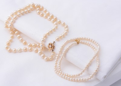 Lot 38 - A simulated pearl necklace with 14k clasp