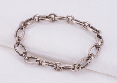 Lot 59 - A "Tiffany & Co" clasping oval & round link bracelet