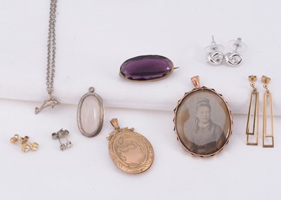 Lot 60 - A pair of 9ct earrings & 9 ct framed photo pendant, together with other jewellery items
