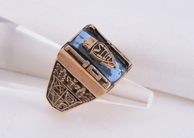 Lot 66 - A 10k gold college ring