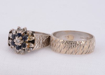 Lot 67 - A 18ct white gold cluster ring & wedding ring