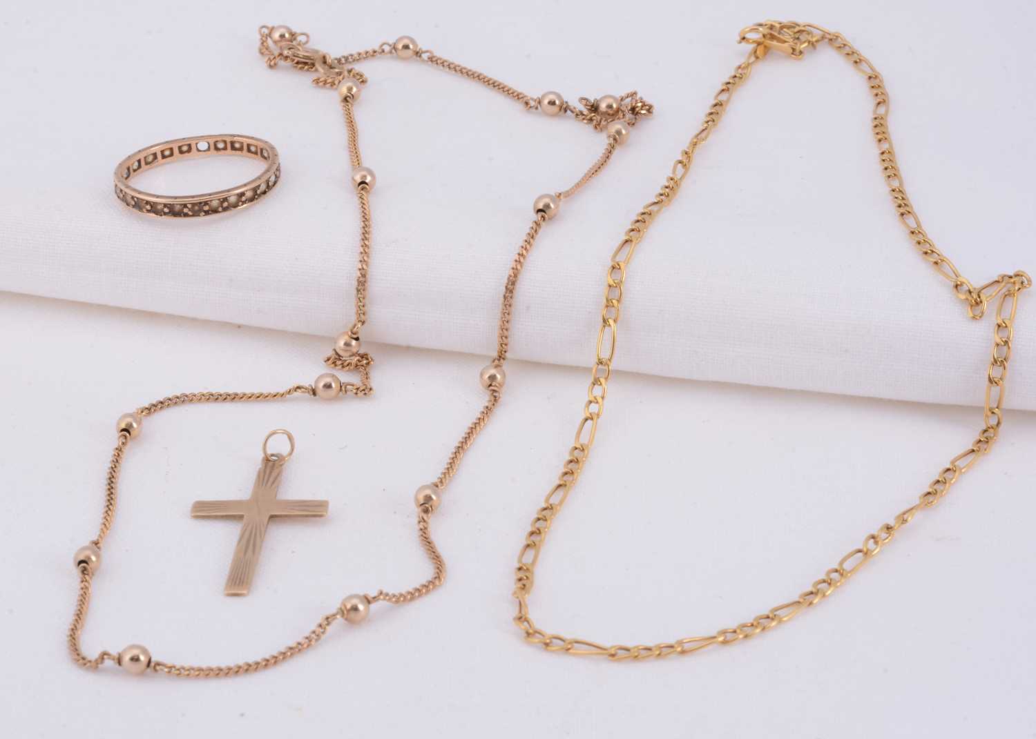 Lot 69 - Two 9ct gold chain necklaces