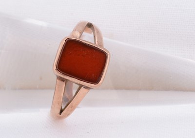 Lot 81 - A 9ct gold cornelian set ring