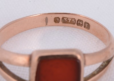 Lot 81 - A 9ct gold cornelian set ring