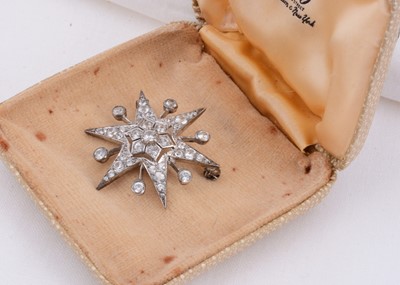 Lot 86 - An Art Deco silver & paste six pointed star brooch
