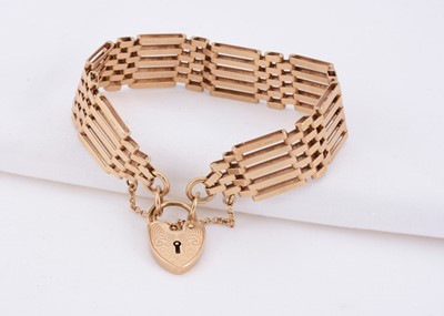 Lot 89 - A 9ct gold gate bracelet with padlock clasp