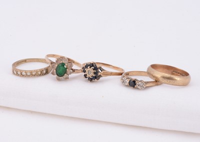 Lot 90 - A collection of five 9ct gold rings