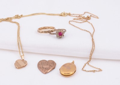 Lot 91 - A 9ct gold heart locket pendant & chain, together with collection of 9ct & yellow metal items